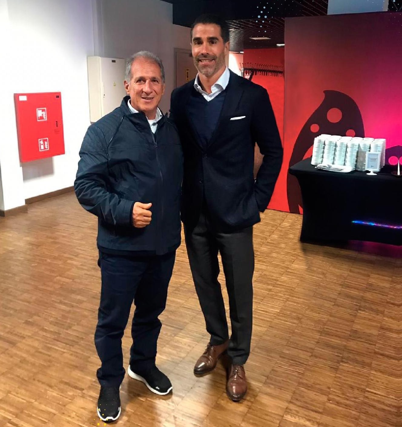 Juan Pablo Ángel (jugador de Aston Villa FC año 2001 al 2007) y nuestro fundador José Luis Trujillo. Foto tomada año 2019. Mundial Sub 20 Polonia.